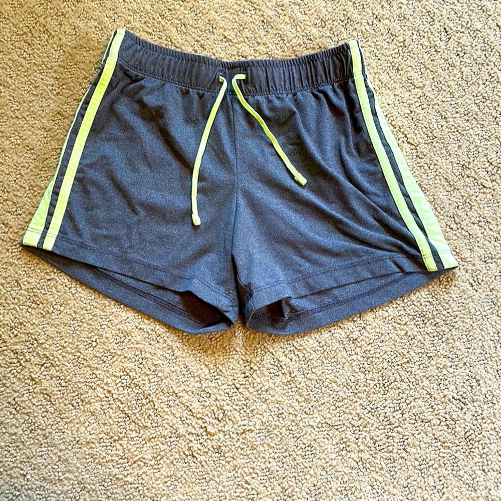 SO Active shorts - size 7/8